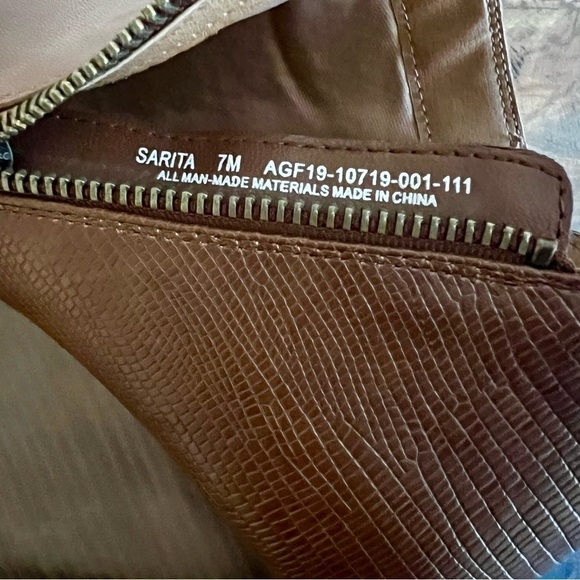 New Directions Brown Sarita Zip-Up Wedge Ankle Boots. Size 7. - Picture 9 of 10